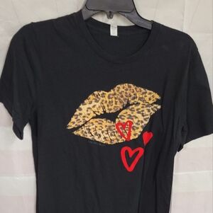 Pink Armadillo Leopard Lip Kiss  Heart Tee Size Medium